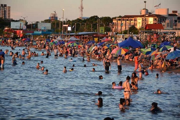 Argentinos fumaban "porros" en la playa San José y fueron detenidos - Primera Edicion