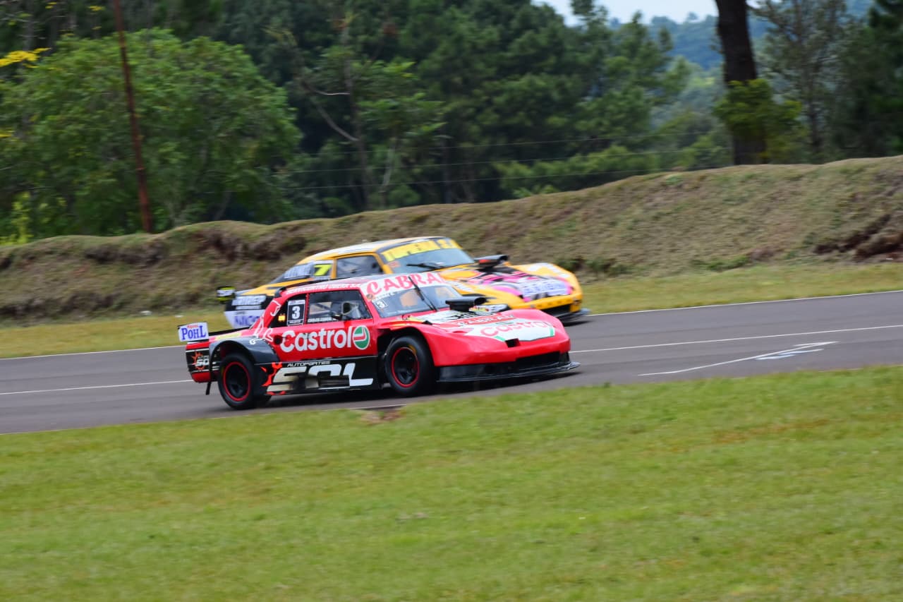Los pilotos obereños dominaron la primera jornada del Misionero de Pista
