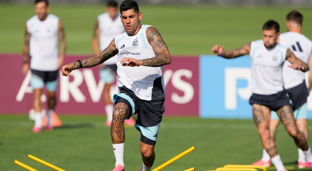 El “Cuti” Romero se entrenó a la par de sus compañeros de la Selección Argentina