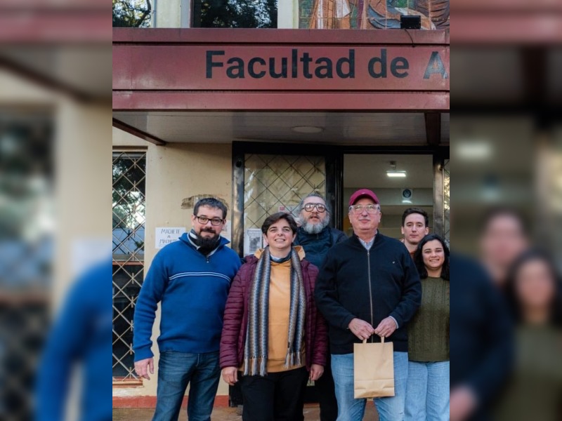Passalacqua recibió su diploma como consejero directivo de la Facultad de Arte y Diseño de la UNaM