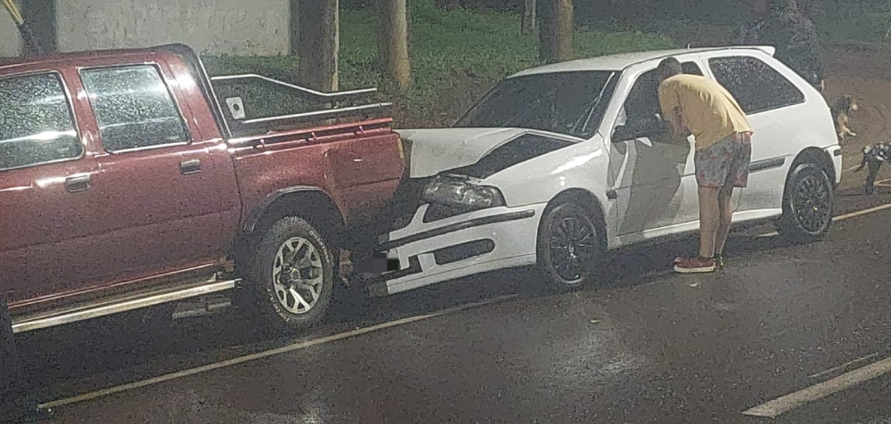 Conductora se descompensó y chocó contra una camioneta en Posadas