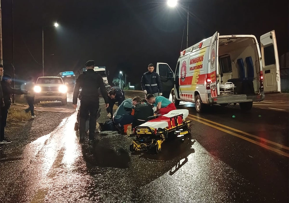 Buscan a un motociclista que embistió a una mujer y huyó