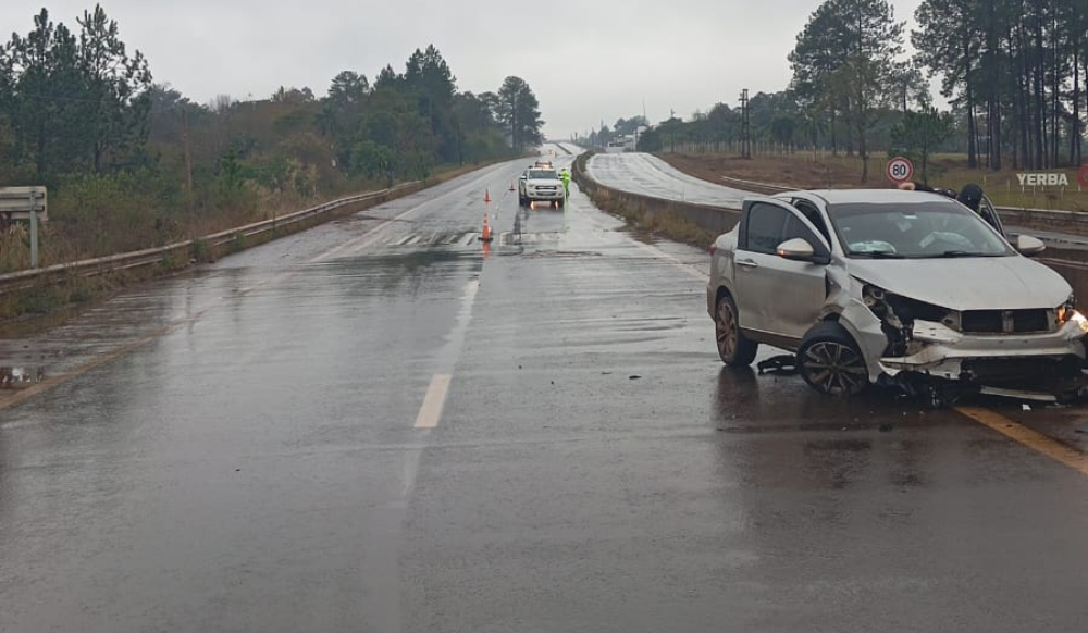 Despiste en Santa Ana: una conductora herida tras impactar contra el divisor vial de la ruta 12