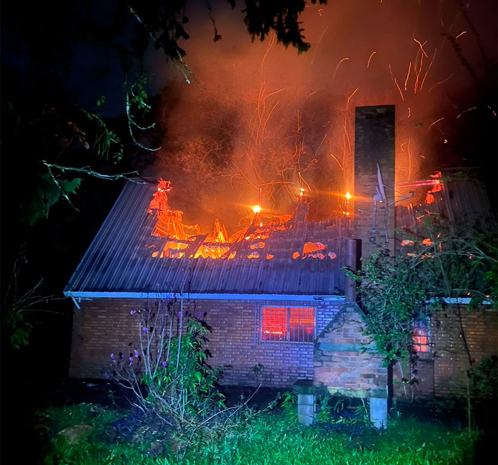 El fuego destruyó un depósito ubicado sobre la ruta nacional 105
