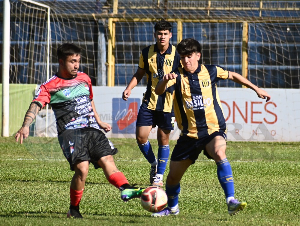 Festival de goles en la Súper Liga Posadeña: Guaraní se acercó a la punta y Mitre también goleó