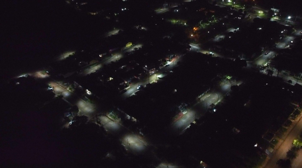 El alumbrado público con tecnología LED llegó al barrio Illia de Alem