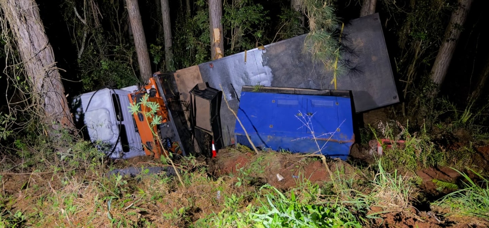 Oberá: despistó un camión que transportaba un transformador