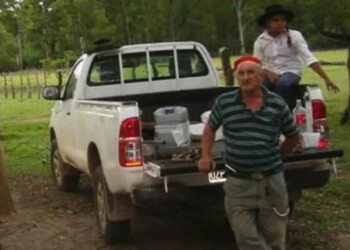 Atan con alambre y matan a palazos a empresario yerbatero