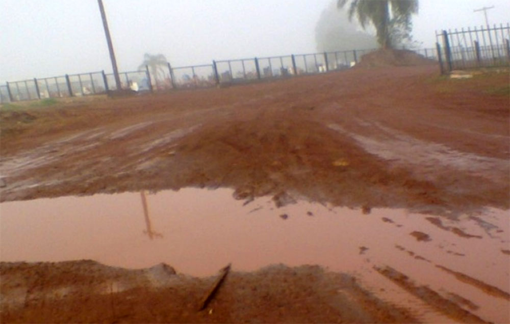 Denuncian pésimo estado del acceso al cementerio de San Vicente