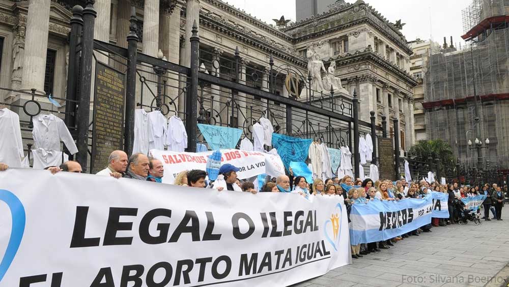 “Chaquetazo” contra el proyecto de legalización del aborto