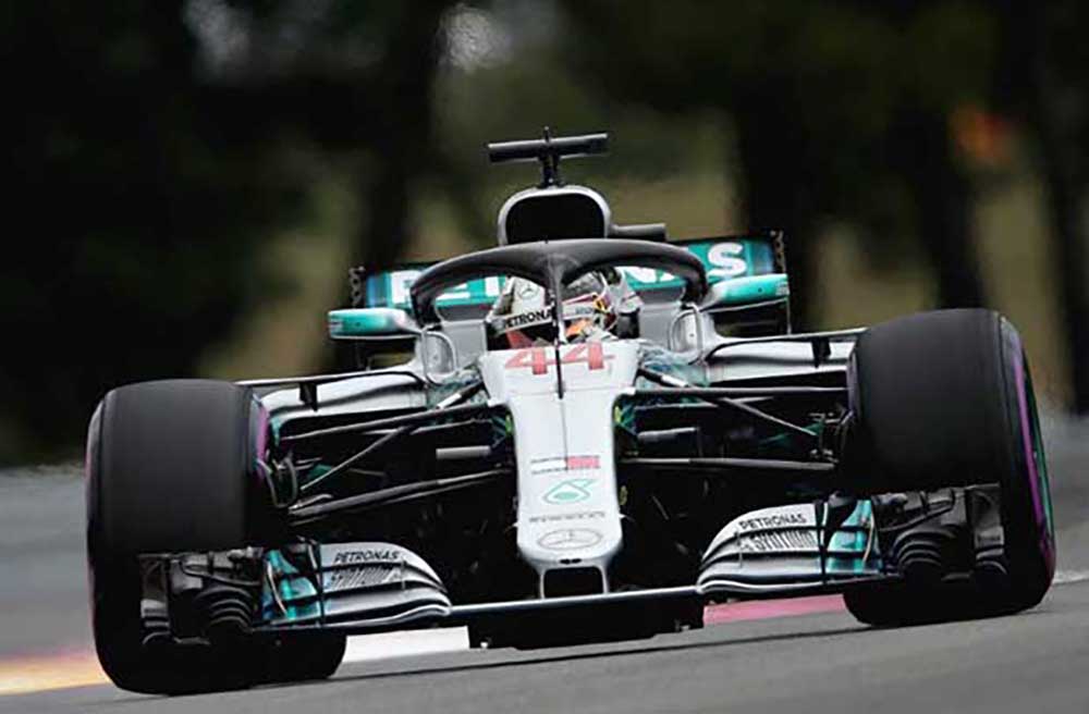 Hamilton logra la pole bajo la lluvia en Hungría