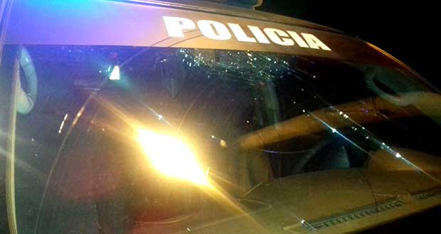 Policía herido en gresca vecinal