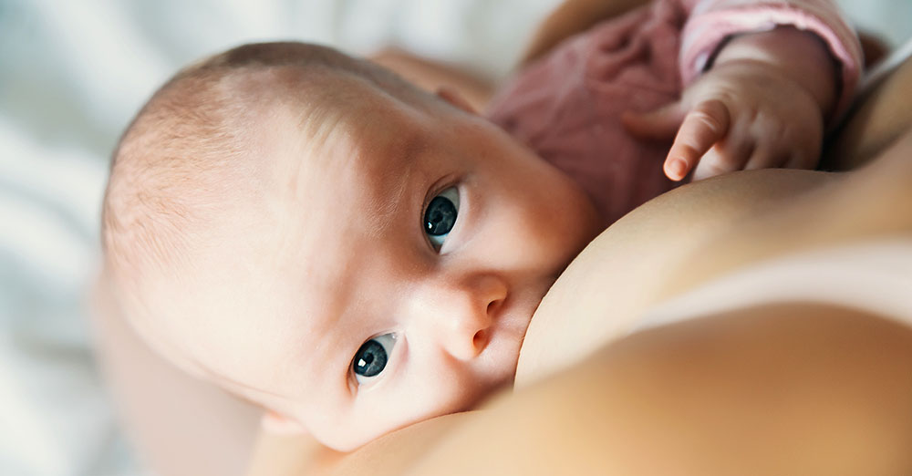 Lactancia materna: a pesar de su importancia, no todos los menores acceden a ella