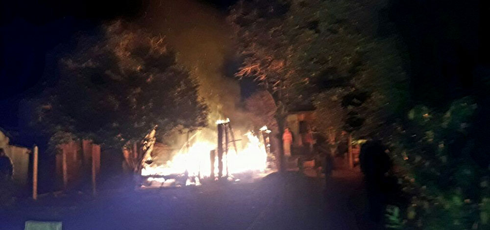 Joven madre se quedó con los puesto tras incendiarse su casa