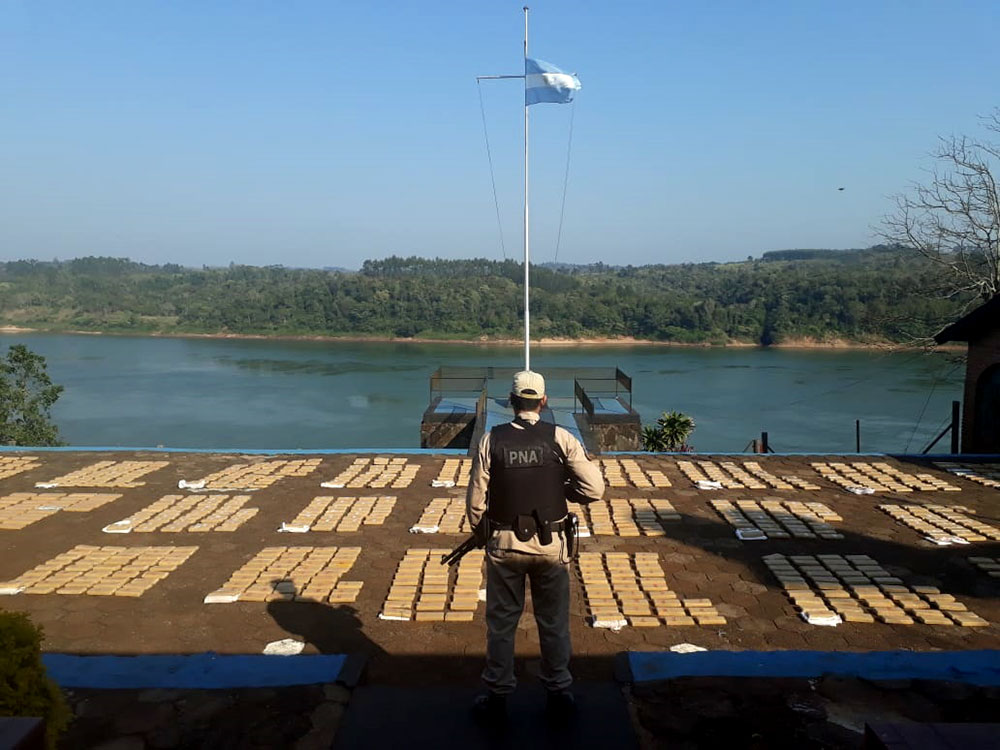 Incautan casi una tonelada de marihuana en Eldorado