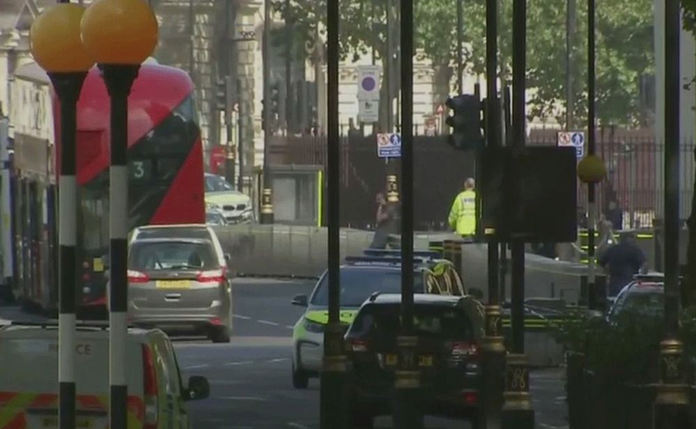 Londres: un detenido por incidente frente al Parlamento