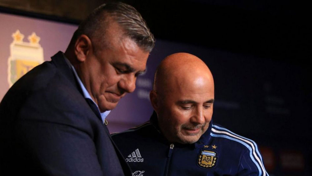 Tapia dijo que “no se arrepiente” de haber contratado a Sampaoli