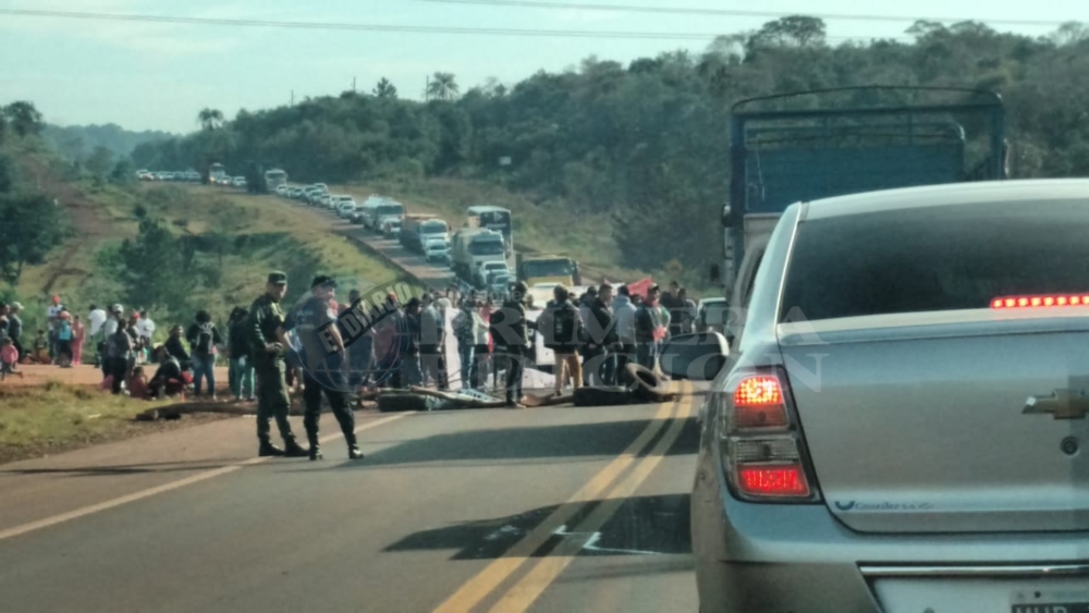 Tareferos cortan la ruta 14 a la altura de Oberá