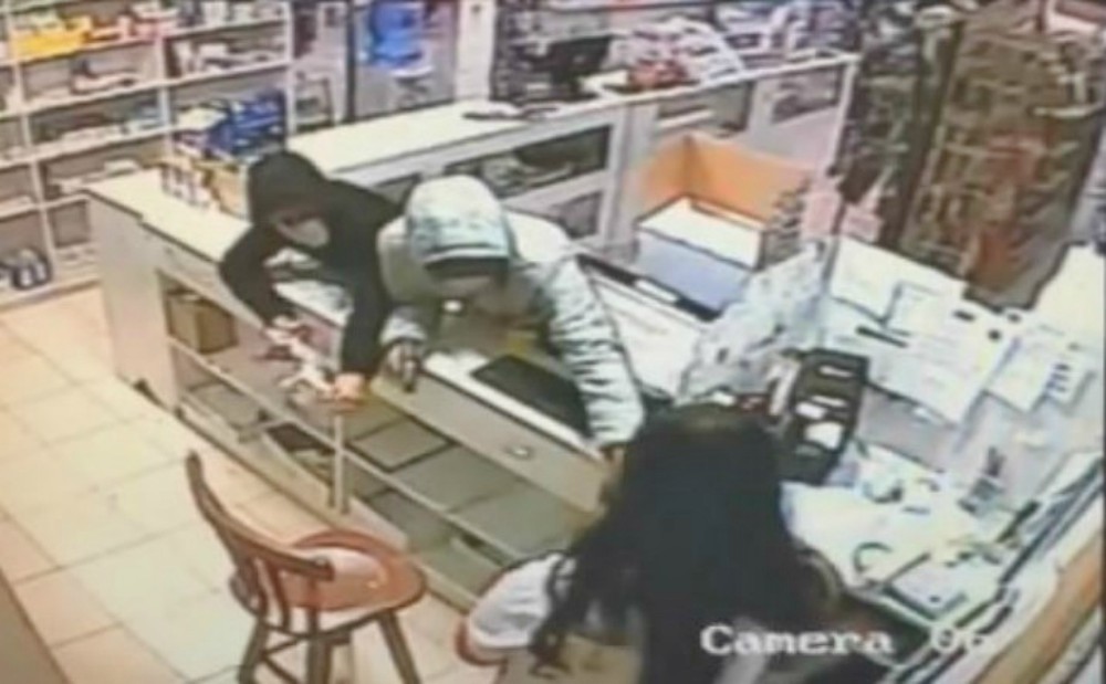 Asalto a farmacia en Posadas: mirá las imágenes