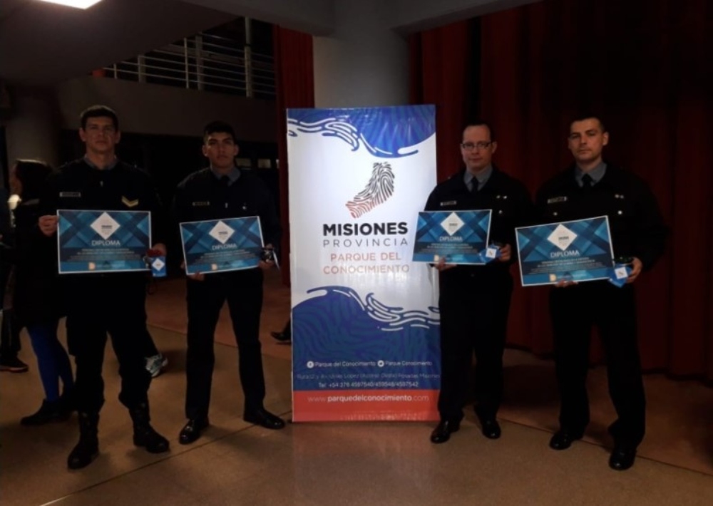 Premiaron a policías que buscaron y rescataron a un bebé mbya en pleno monte