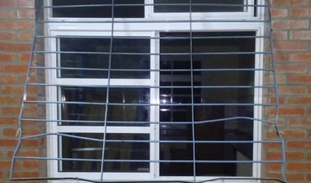 Abandonaron camioneta repleta de objetos robados