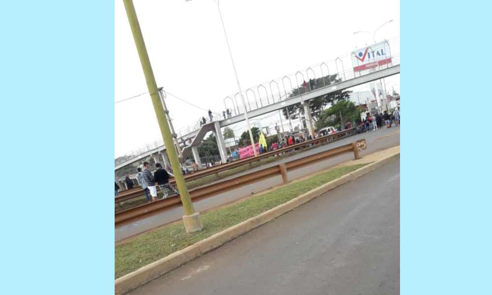 Otro corte sobre la ruta 12 bajo el puente El Zaimán