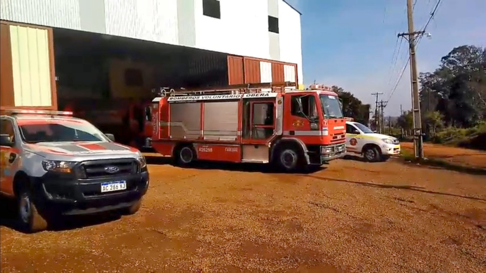 Bomberos Voluntarios de Montecarlo y Oberá se plegaron al sirenazo