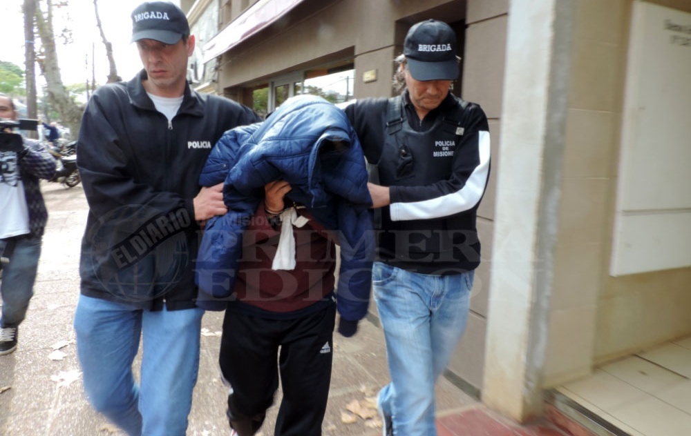 TRAS LAS REJAS. El docente fue detenido, pero luego beneficiado con un “cese de prisión”. Debe presentarse todos los meses ante la Justicia.