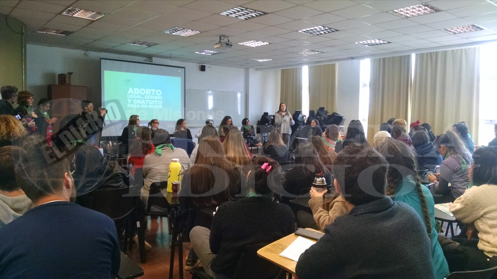 Julieta Ortega estuvo presente en el conversatorio por el aborto legal en Humanidades