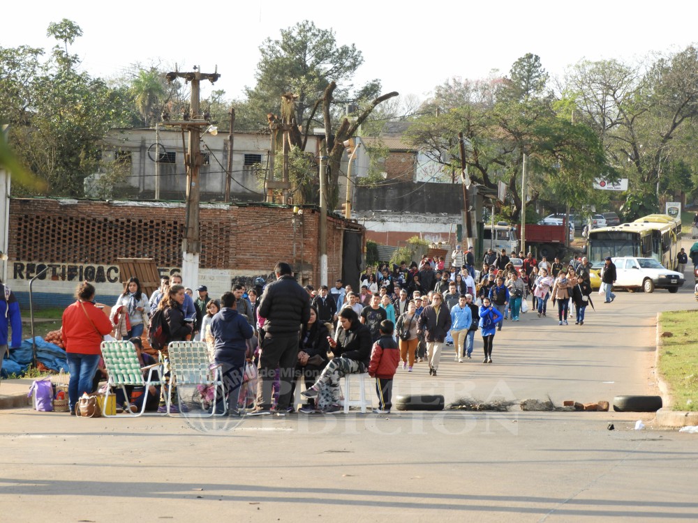 Bronca de trabajadores y organizaciones sociales se trasladó a los cortes de rutas