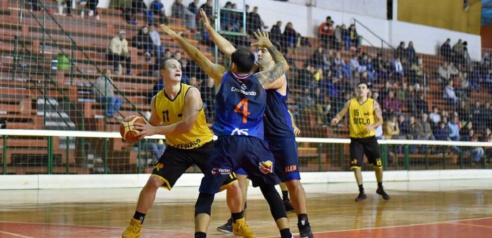 Siglo XXI defiende la punta en la Liga Provincial