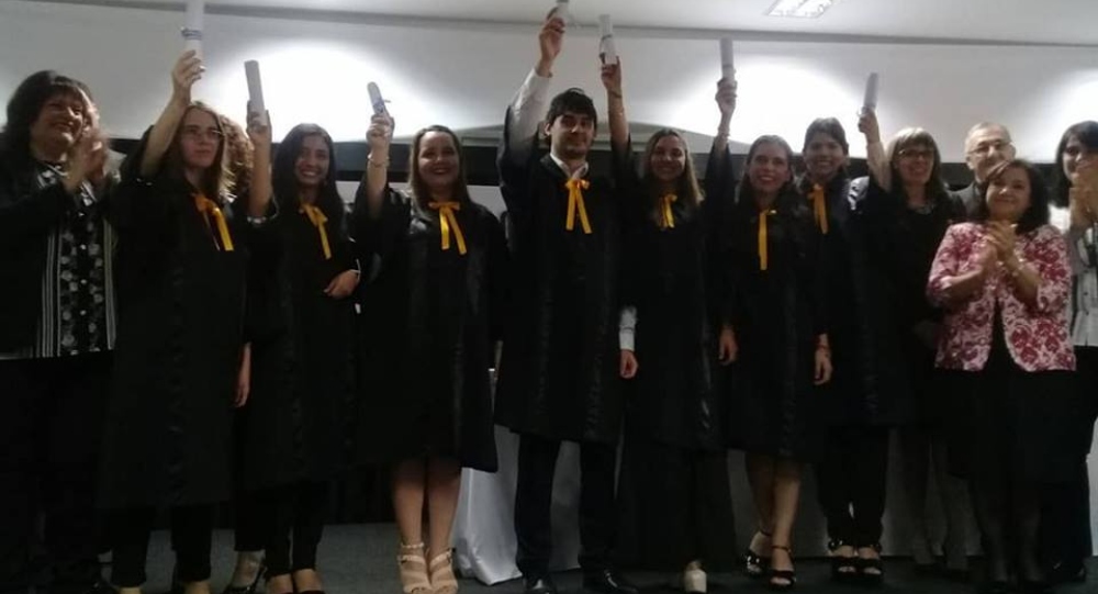 La UCAMI celebró su primer acto de colación de graduados