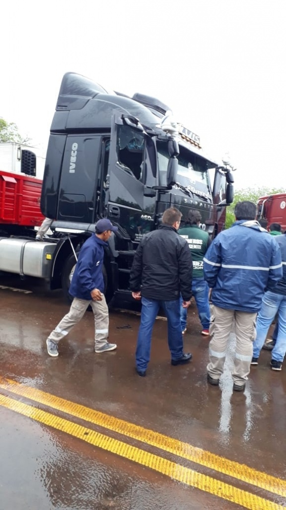 Un camionero fue agredido en el piquete en San José