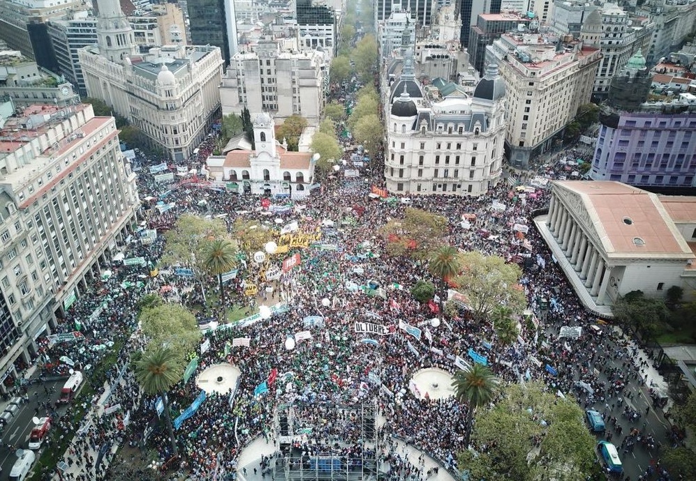 La CTA ya comenzó con su plan de lucha y colmó la Plaza de Mayo