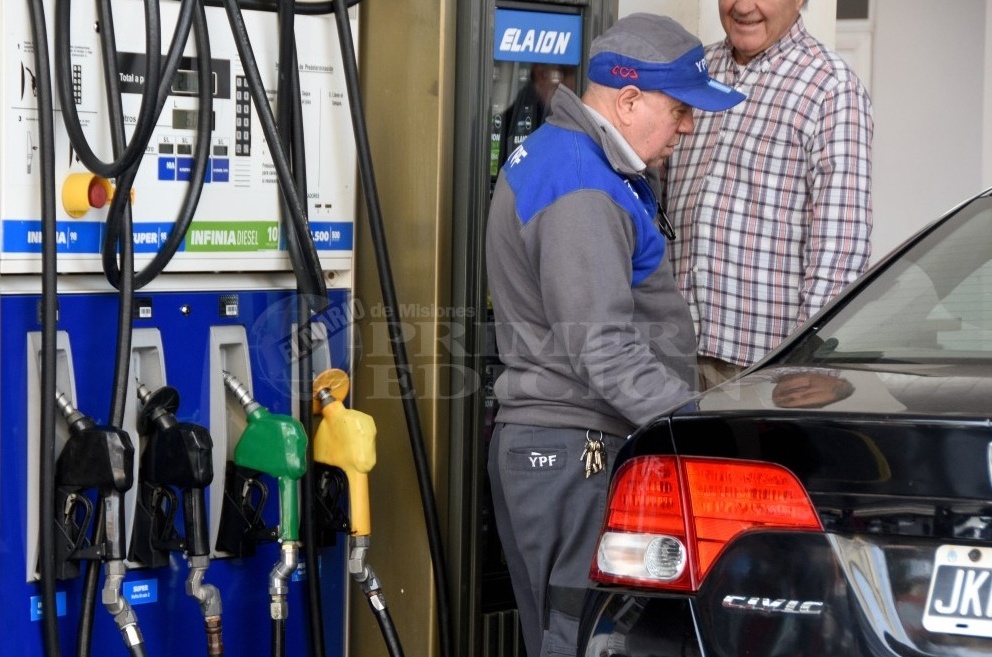 Con la suba imparable de los precios, el litro de nafta superó los 46 pesos