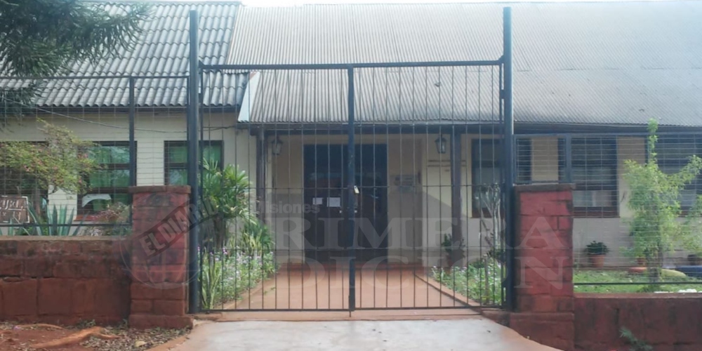 Padres mantienen reclamo en la Escuela 13 de Bonpland