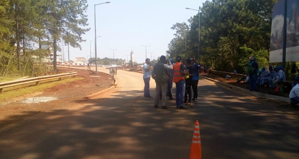 Tregua hasta el próximo lunes en el aeropuerto de Iguazú