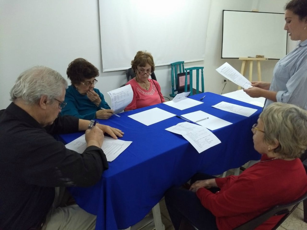 Contra el Alzheimer: trabajo grupal en la costanera