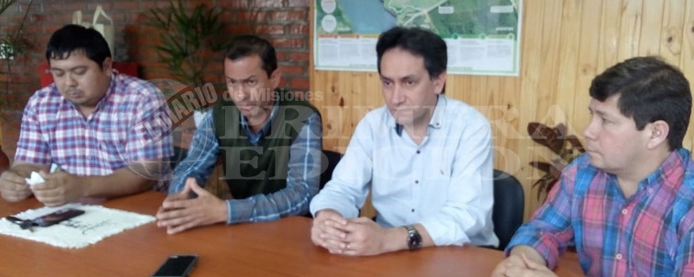 Los "negociadores" locales: el concejal Mariano Portillo, el intendente Hugo Andino y los diputados provinciales "Chun" Barreto y Oscar Alarcón (Foto: O.Ibarra)