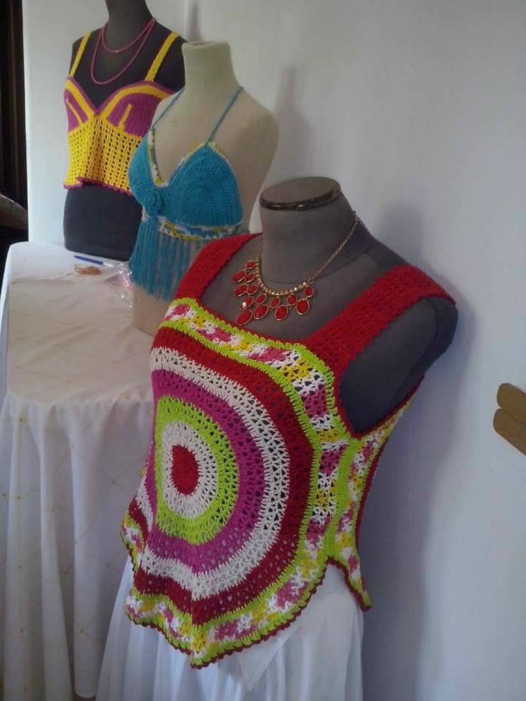 Comenzó tejiendo paños para cruces  y 33 años después sigue en exclusiva