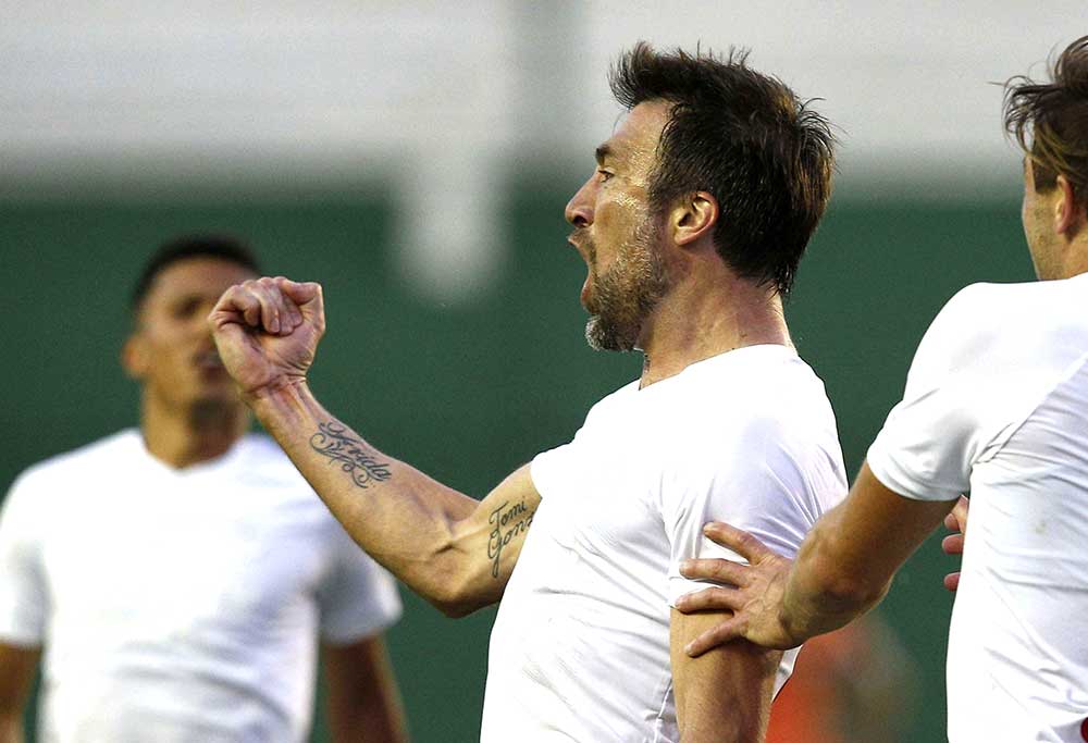 Superliga: Estudiantes recurrió a su oficio para vencer a Banfield