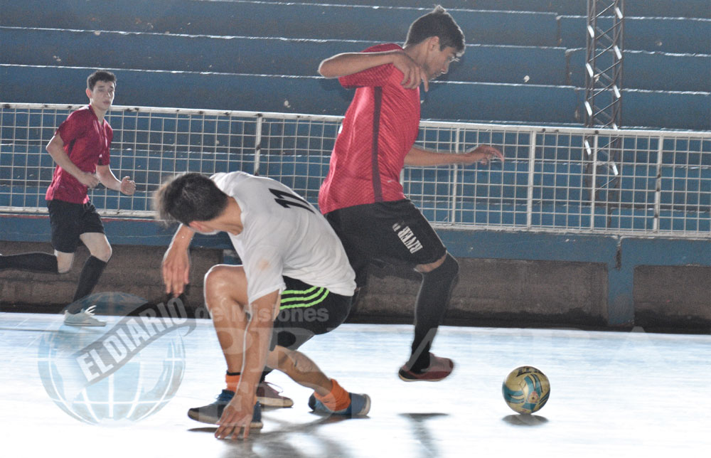 Costa Porá y El Granate  lideran en el juvenil