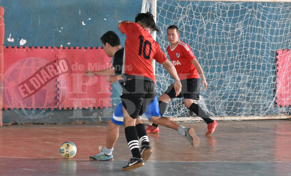 Inter se subió a la cima en el juvenil