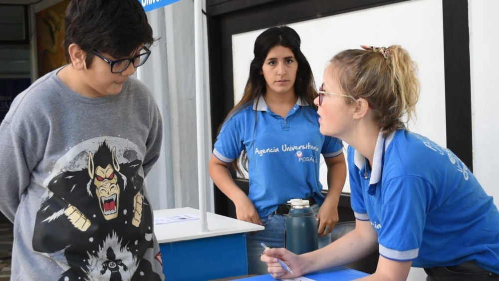 Operativos de promoción y entrega de tarjetas “Universaria”