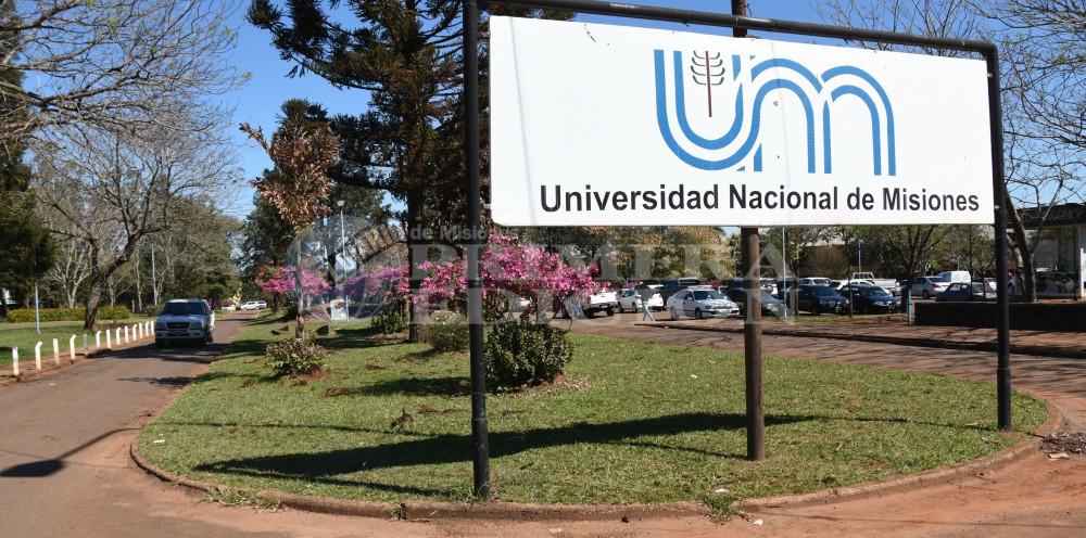 Exalumno ingresó al Campus de la UNaM y destrozó varias aulas