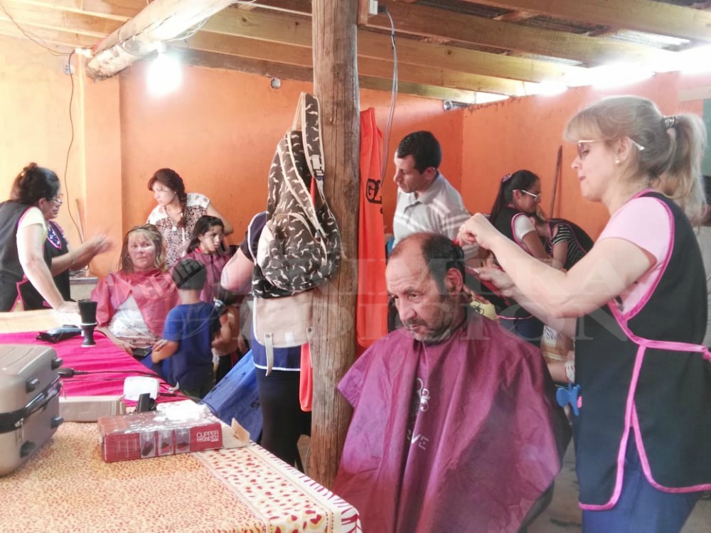 Peluquería solidaria en comedor de Posadas
