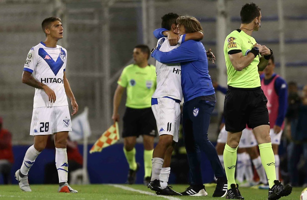 Vélez recuperó la sonrisa al derrotar a Gimnasia
