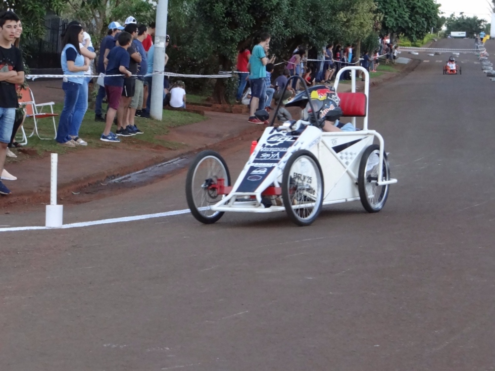Exitosa carrera  de autos eléctricos en Campo Grande