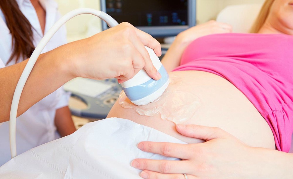 Buscan actualizar ley que regula actividad de profesionales obstétricas