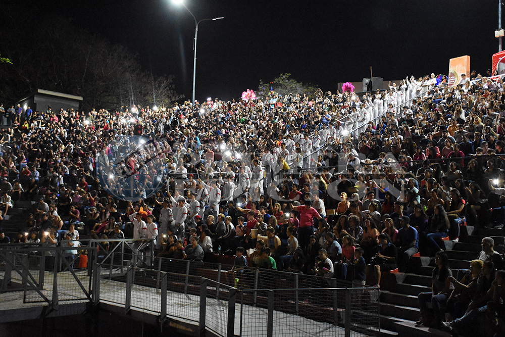 Estudiantina 2018: Con brillo y solidaridad realizaron el Show de Scolas